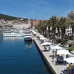 Crvena Orhideja *