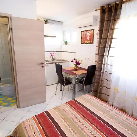 Apartments Crvena Orhideja *