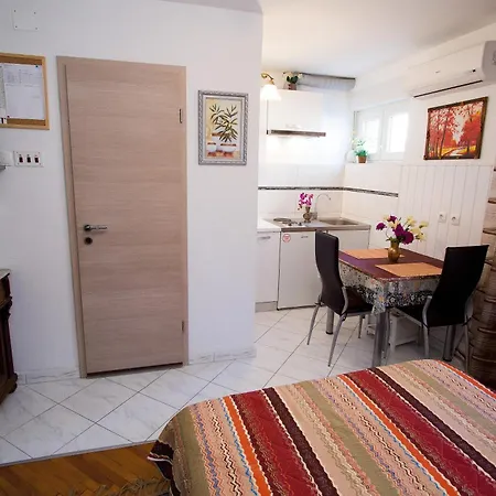 Apartment Apartments Crvena Orhideja *