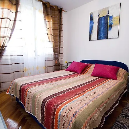 Apartments Crvena Orhideja *