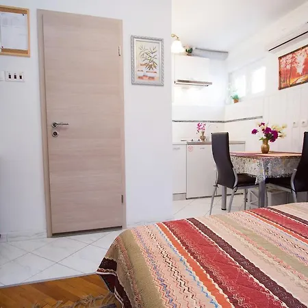 Apartments Crvena Orhideja