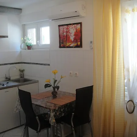 Apartment Apartments Crvena Orhideja Split