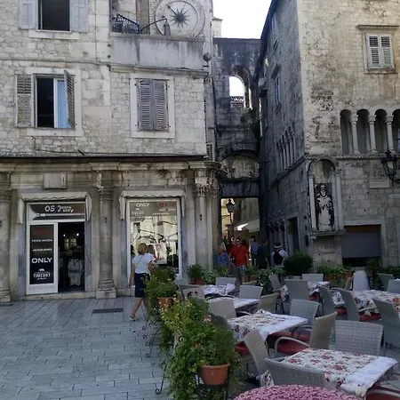 Apartments Crvena Orhideja Split