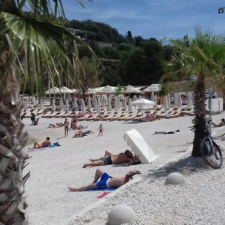 Apartment Apartments Crvena Orhideja Split
