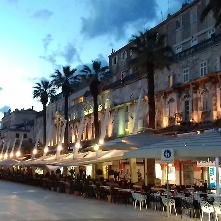 Apartment Apartments Crvena Orhideja Split