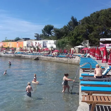 Apartment Apartments Crvena Orhideja Split