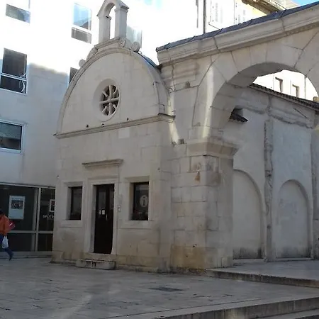 Apartments Crvena Orhideja