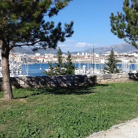 Apartment Apartments Crvena Orhideja
