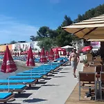 Apartments Crvena Orhideja Apartman *