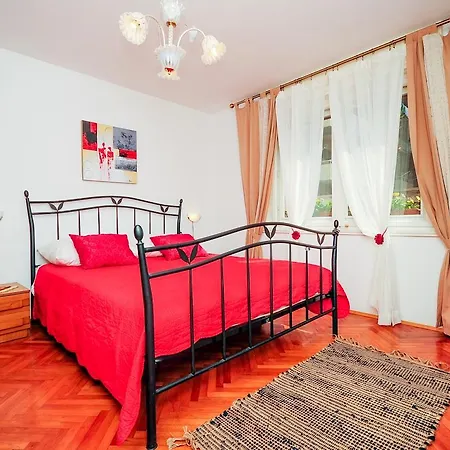 Crvena Orhideja * سبليت