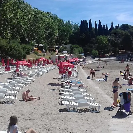 شقة Crvena Orhideja